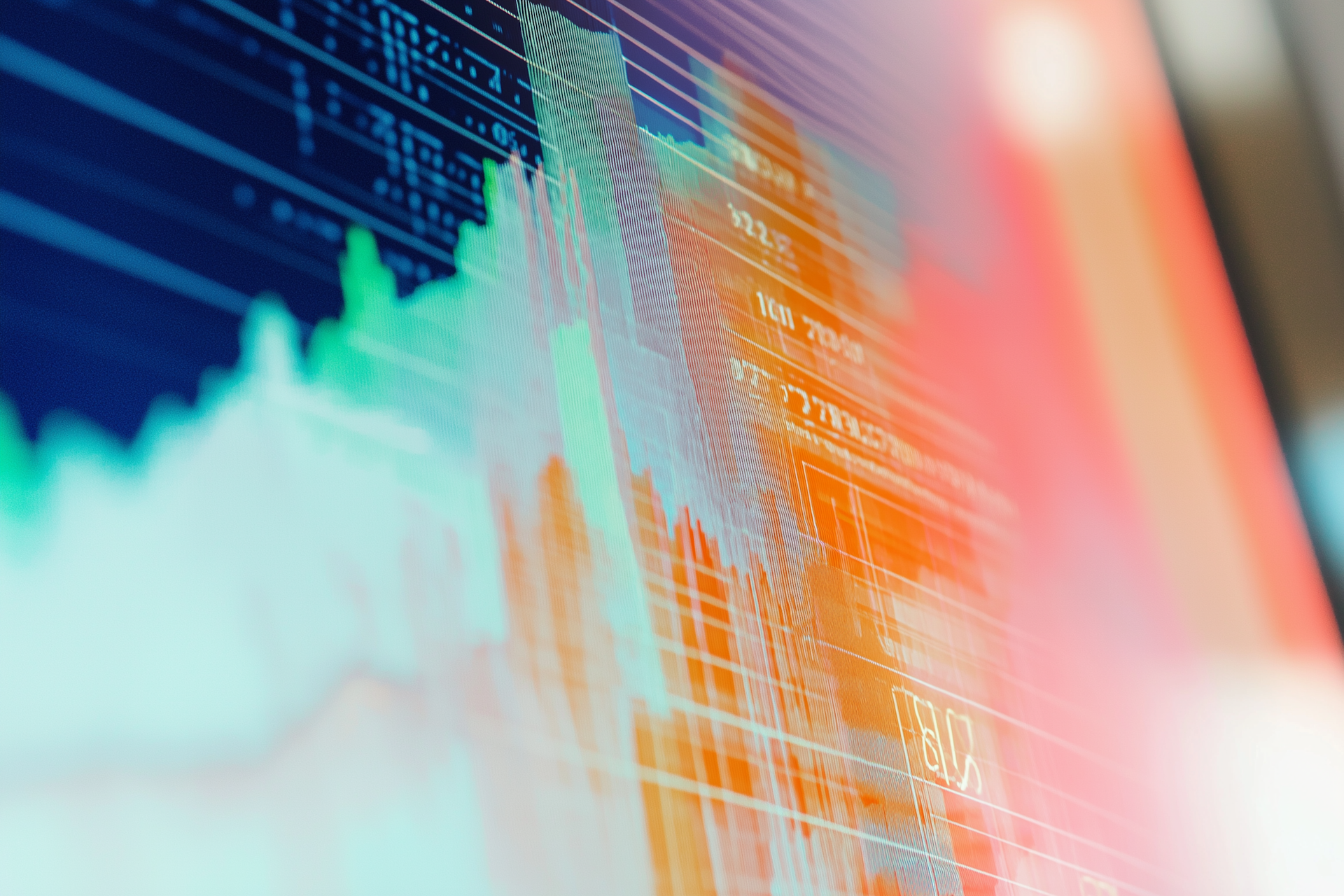 Consultor financiero profesional analizando estrategias de inversión
